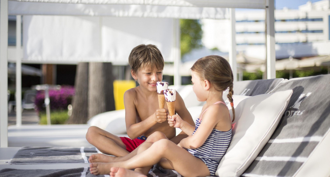 Family Hotels in Majorca, Lanzarote and Cádiz HIPOTELS