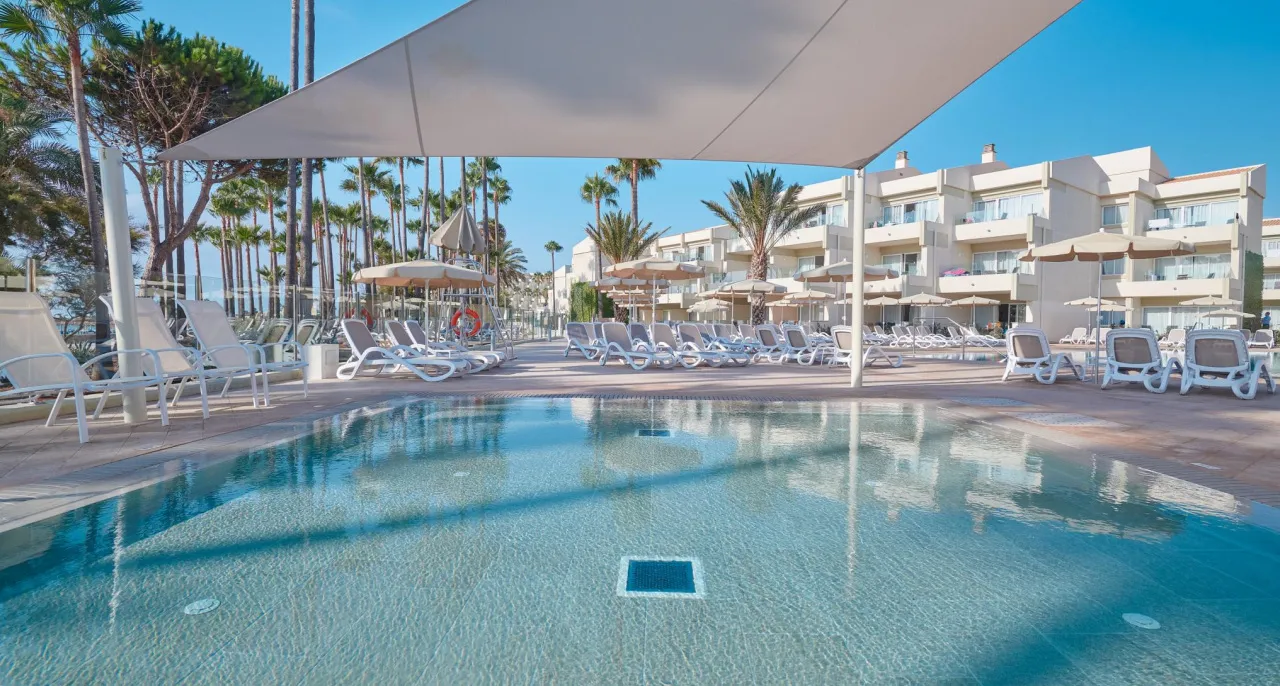 Piscina Mediterráneo Club