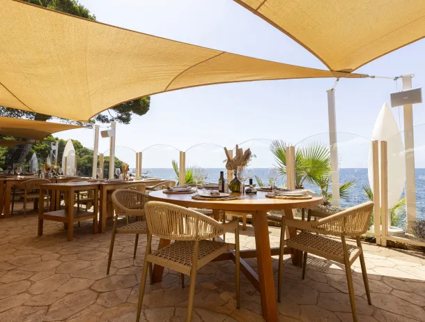 Hipotelseurotelpuntarotjalacabaarestaurant