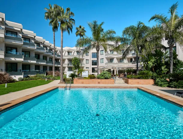 Hipotelssherryparkbuildingpool